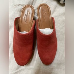 NWOT Cosro Como Rafe suede clogs